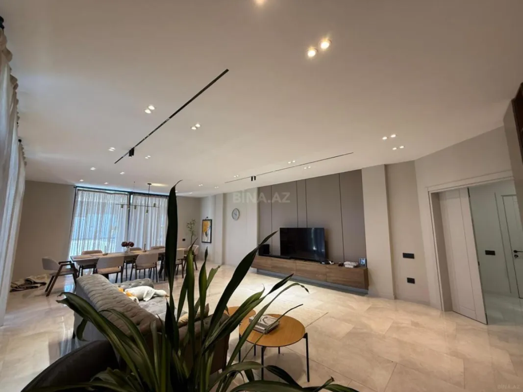 Satılır 6 otaqlı həyət evi 350 m²