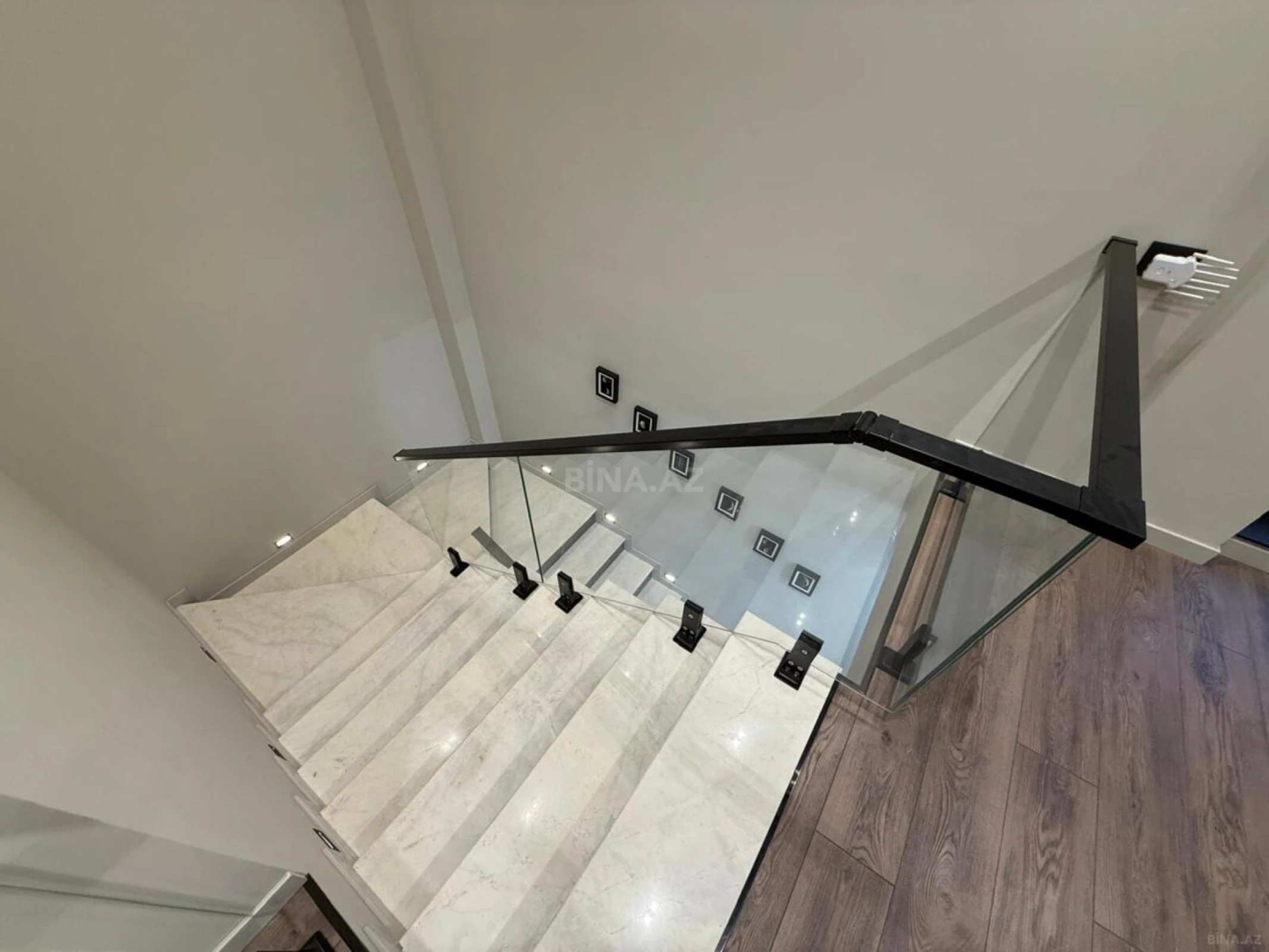 Satılır 6 otaqlı həyət evi 350 m²