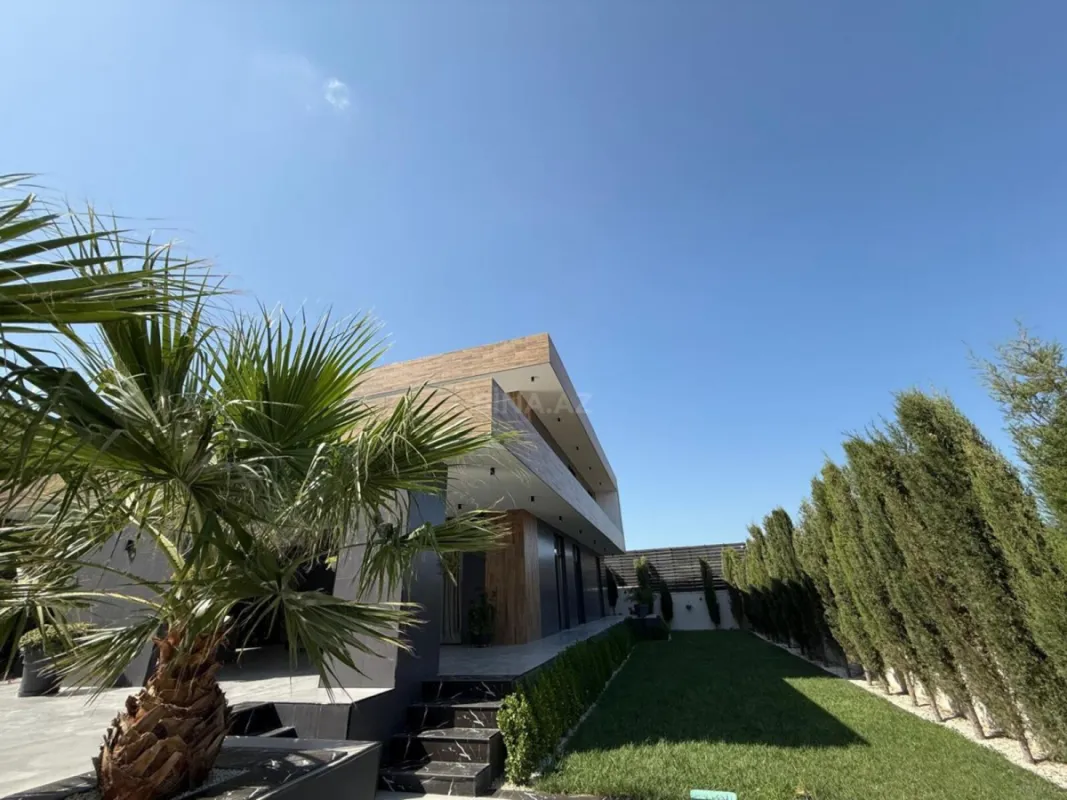 Satılır 6 otaqlı həyət evi 350 m²