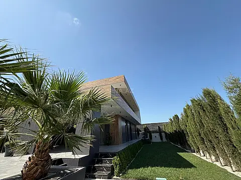 Satılır 6 otaqlı həyət evi 350 m²