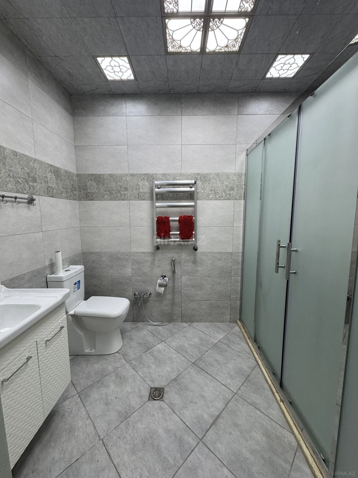 Kirayə verilir 3 otaqlı mənzil 148 m²