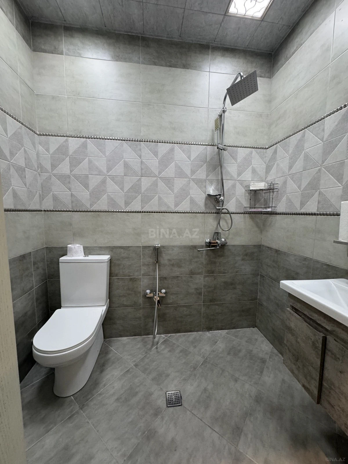 Kirayə verilir 3 otaqlı mənzil 148 m²