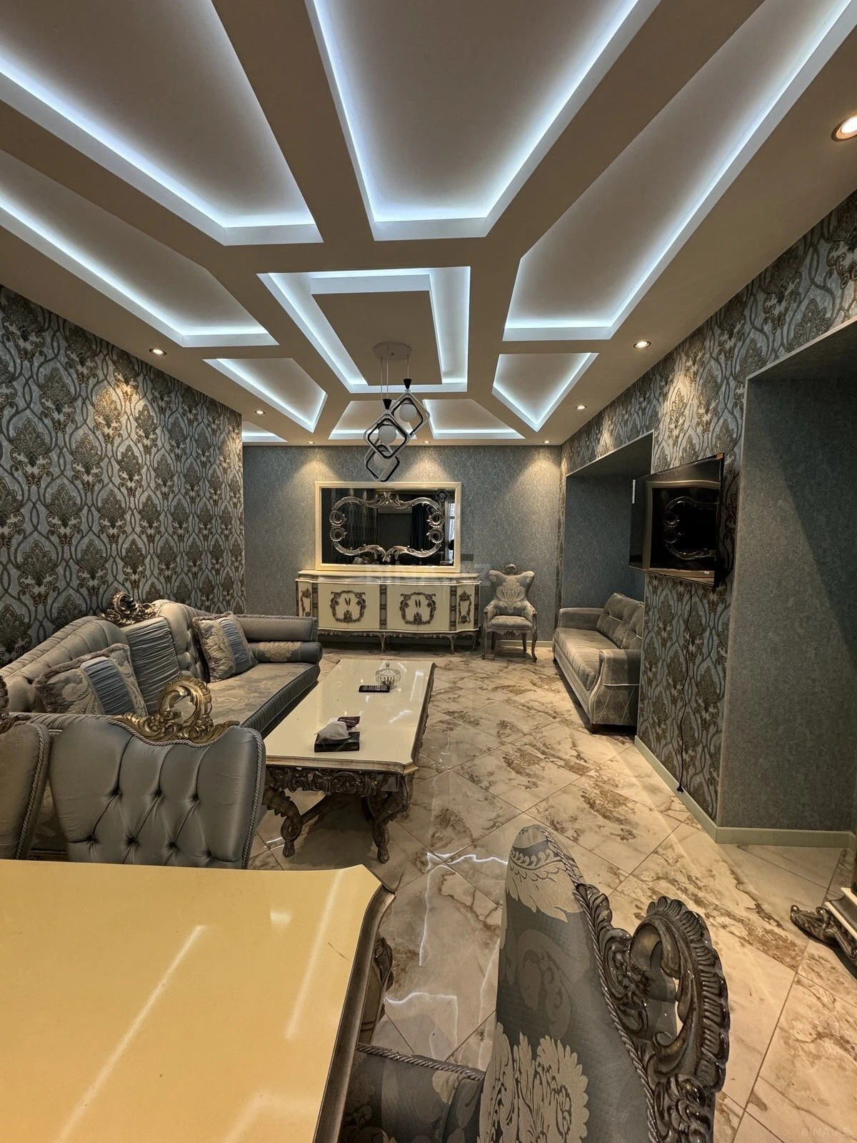 Kirayə verilir 3 otaqlı mənzil 148 m²