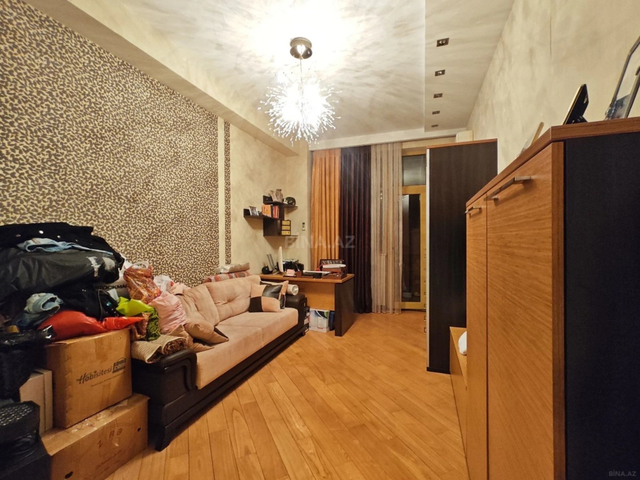 Satılır 4 otaqlı mənzil 196 m²