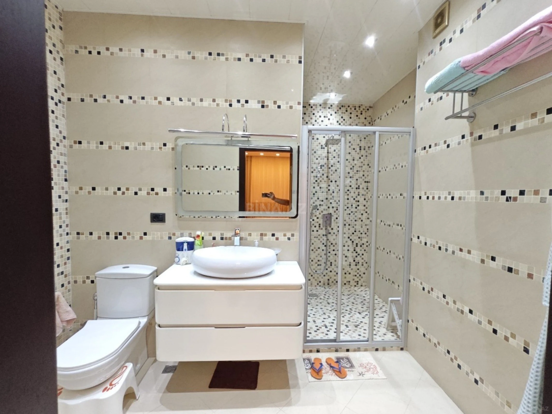 Satılır 4 otaqlı mənzil 196 m²