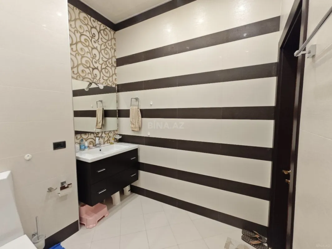 Satılır 4 otaqlı mənzil 196 m²