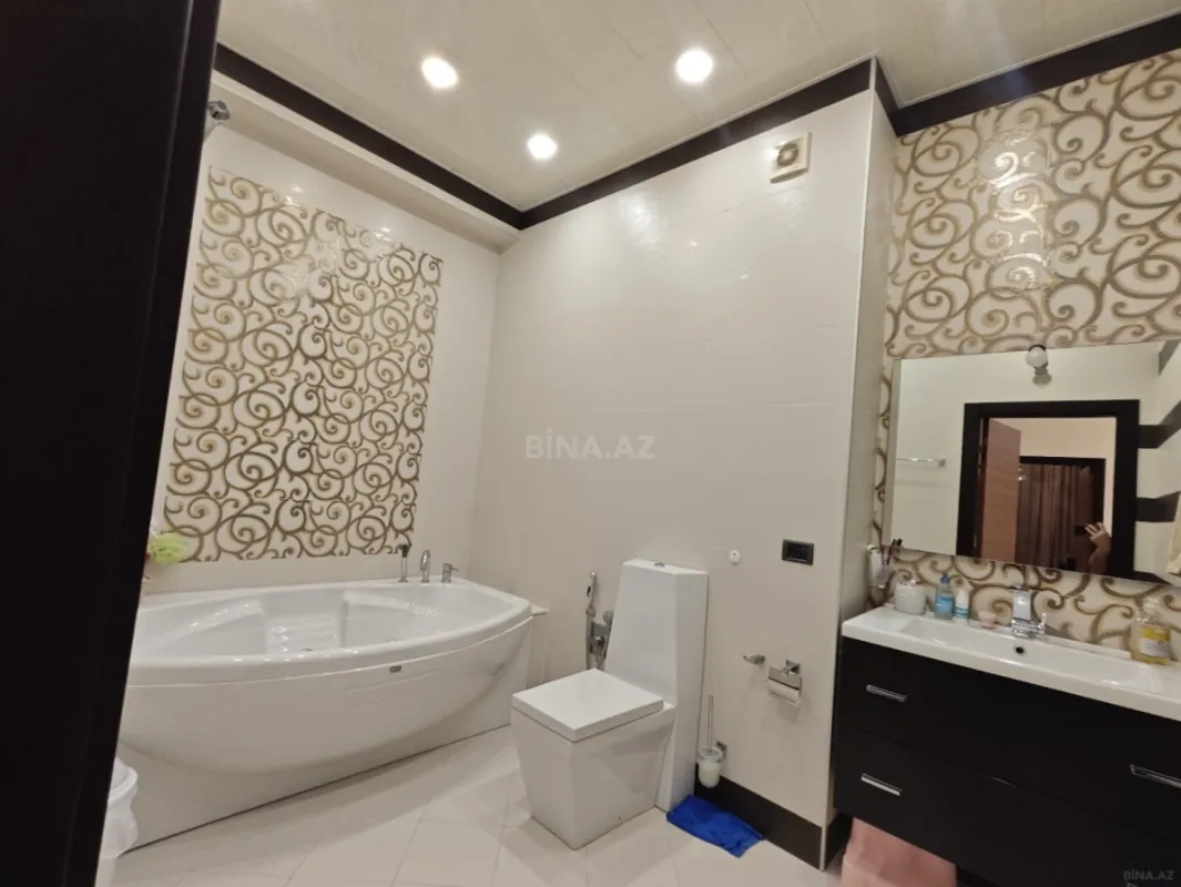 Satılır 4 otaqlı mənzil 196 m²