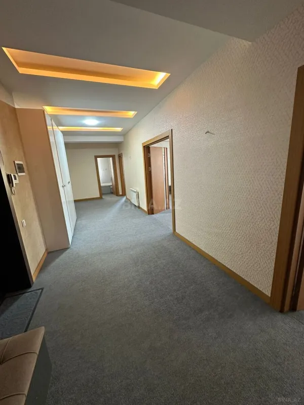 Kirayə verilir 3 otaqlı mənzil 131 m²