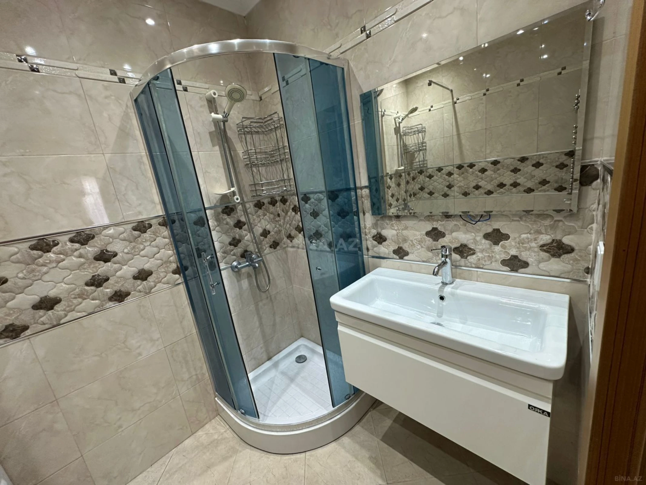 Kirayə verilir 3 otaqlı mənzil 131 m²