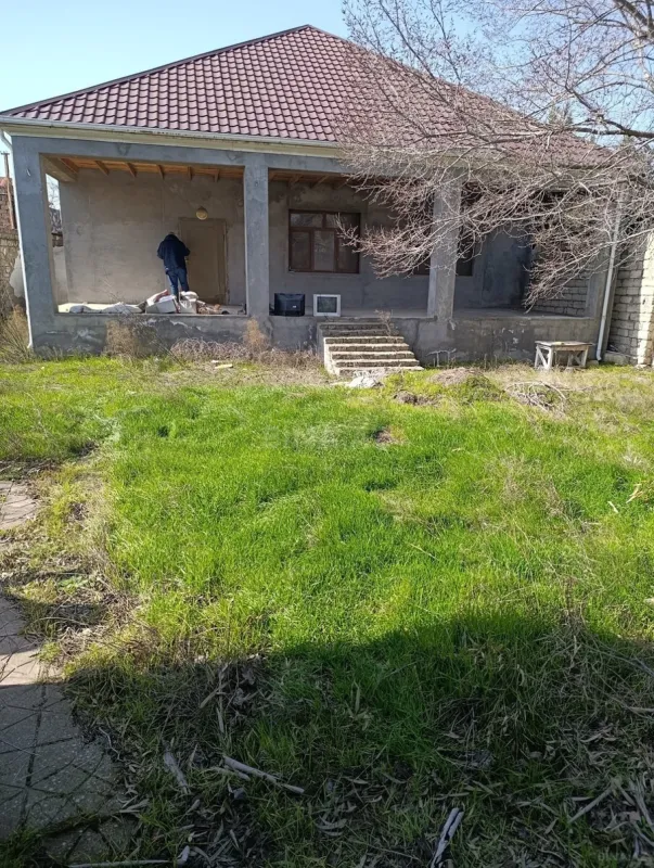 Satılır 4 otaqlı həyət evi 180 m²