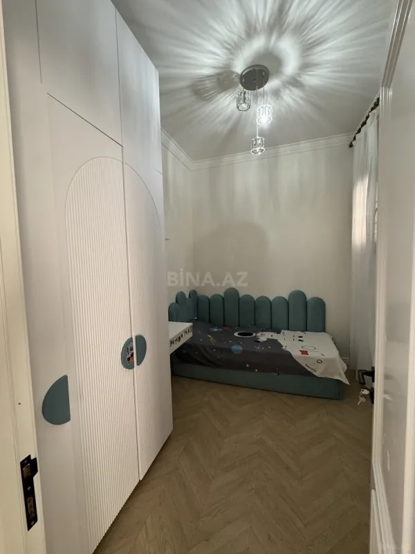 Satılır 4 otaqlı mənzil 124 m²