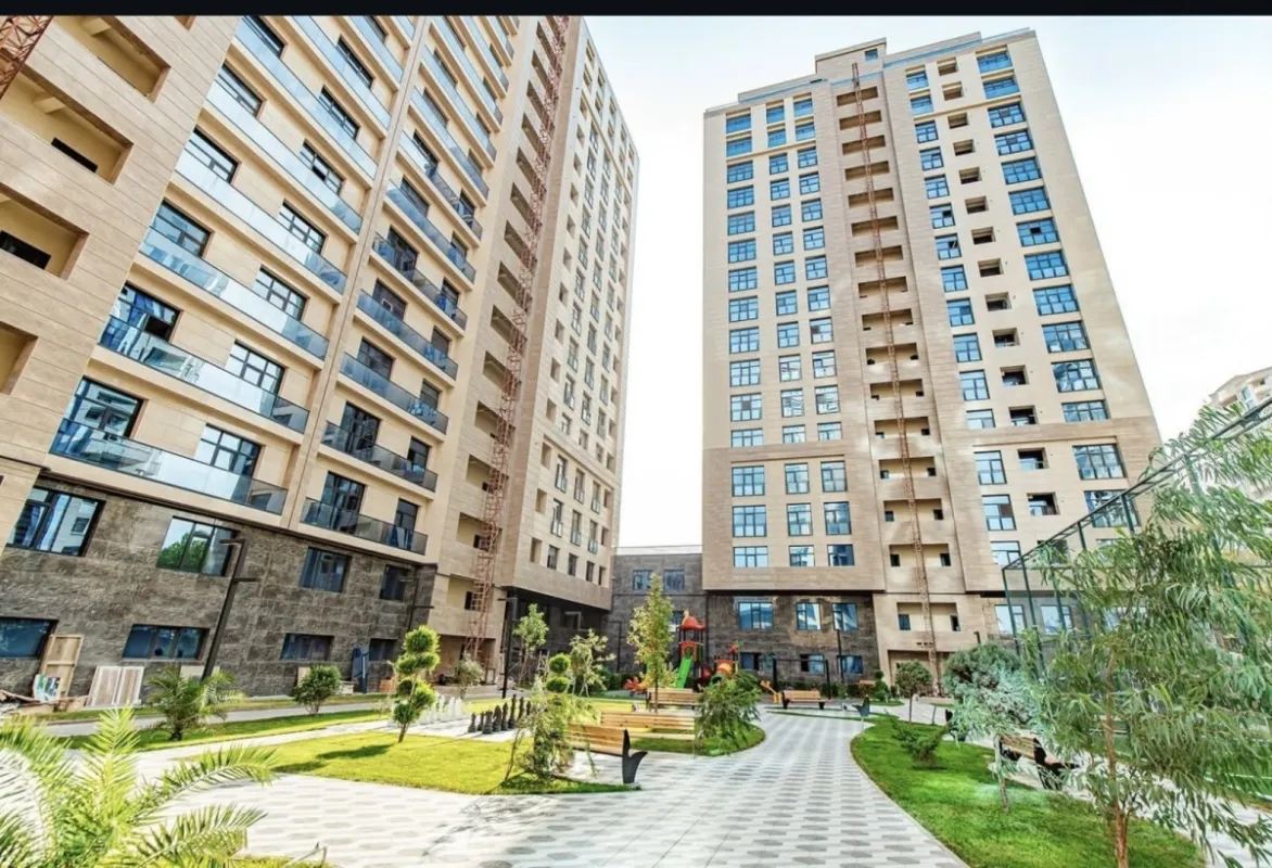 Satılır 4 otaqlı mənzil 124 m²