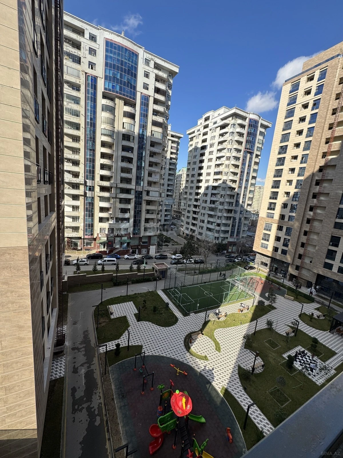 Satılır 4 otaqlı mənzil 124 m²
