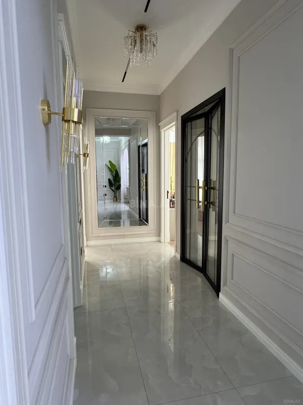 Satılır 4 otaqlı mənzil 124 m²