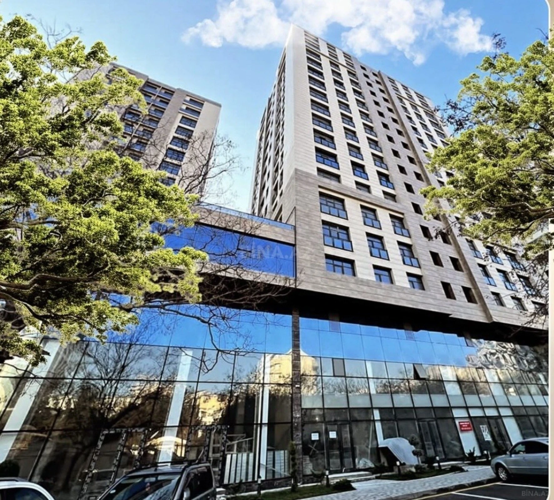 Satılır 4 otaqlı mənzil 124 m²