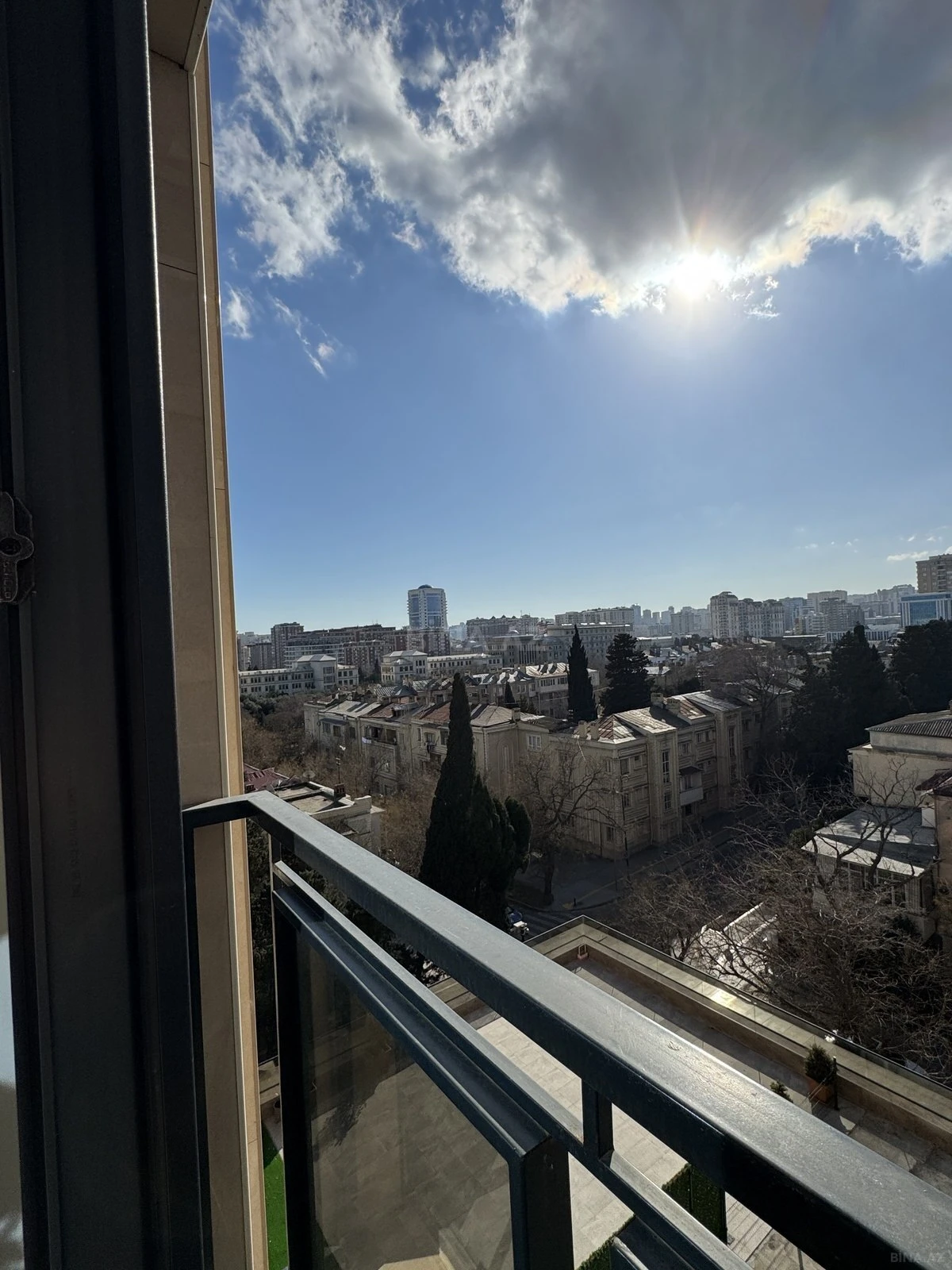 Satılır 4 otaqlı mənzil 124 m²