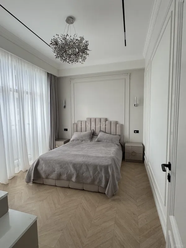 Satılır 4 otaqlı mənzil 124 m²