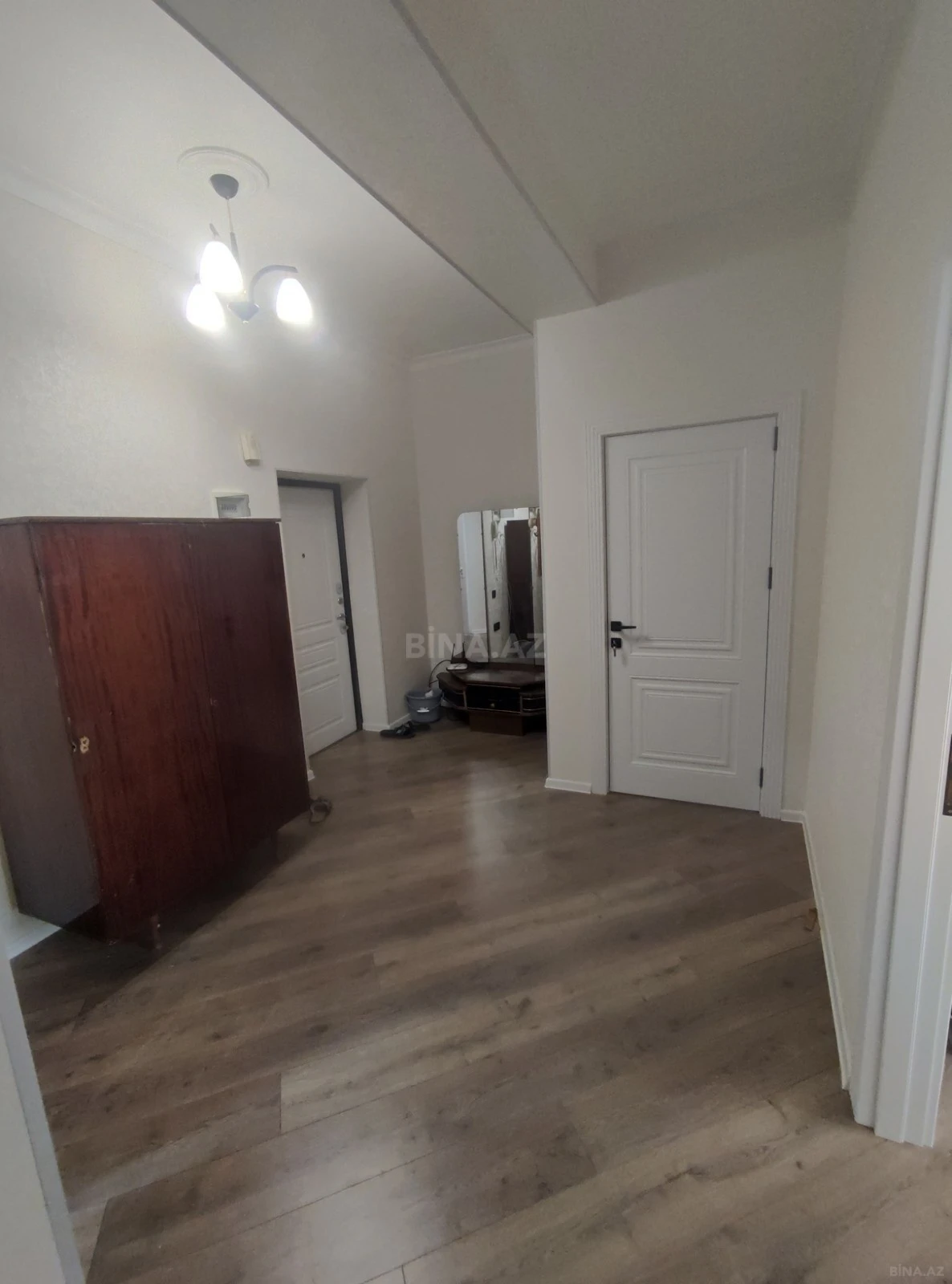 Kirayə verilir 2 otaqlı mənzil 84 m²