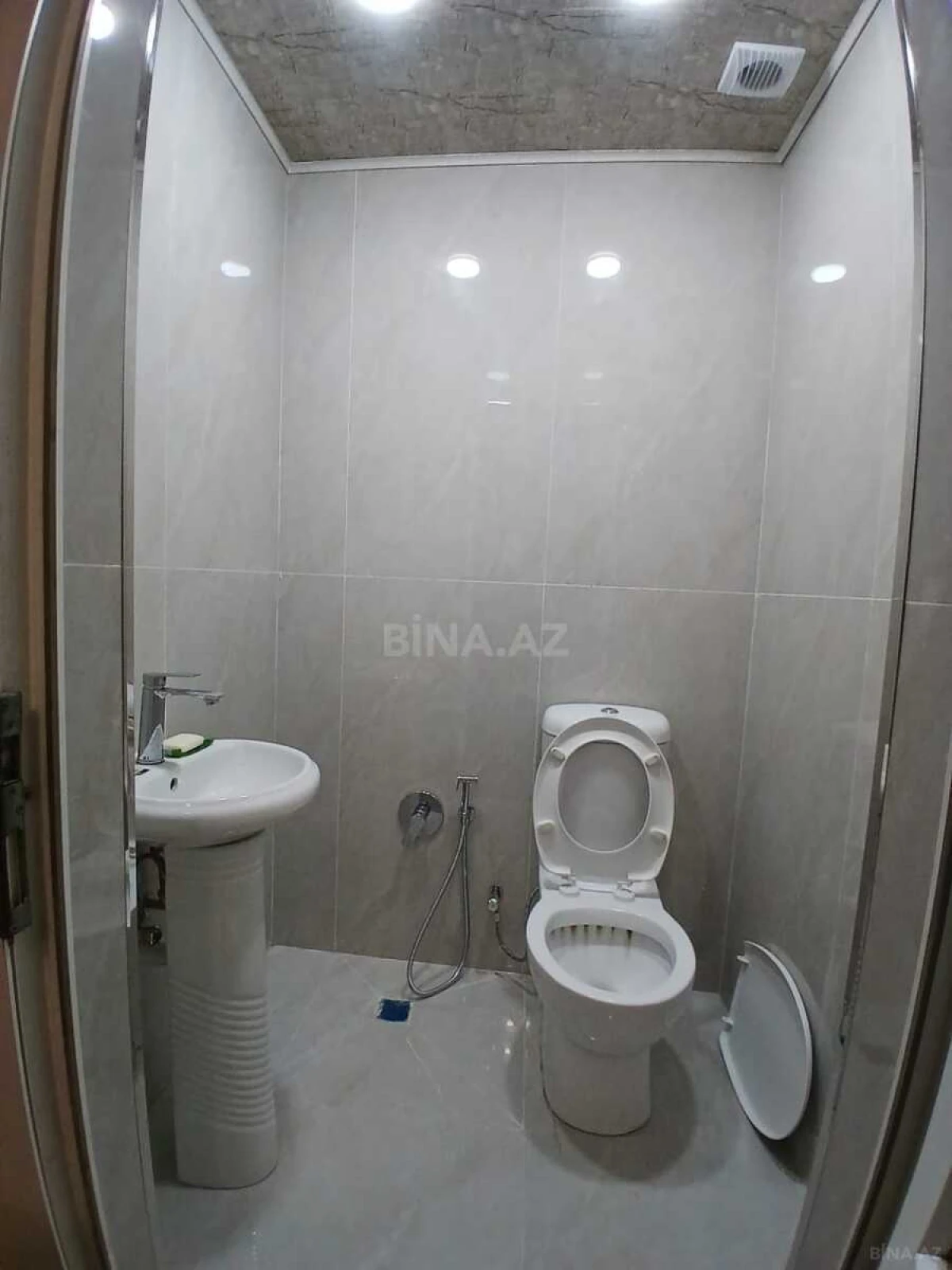 Kirayə verilir 2 otaqlı mənzil 84 m²