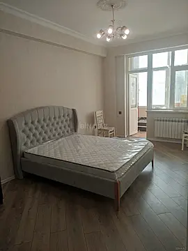 Kirayə verilir 2 otaqlı mənzil 84 m²