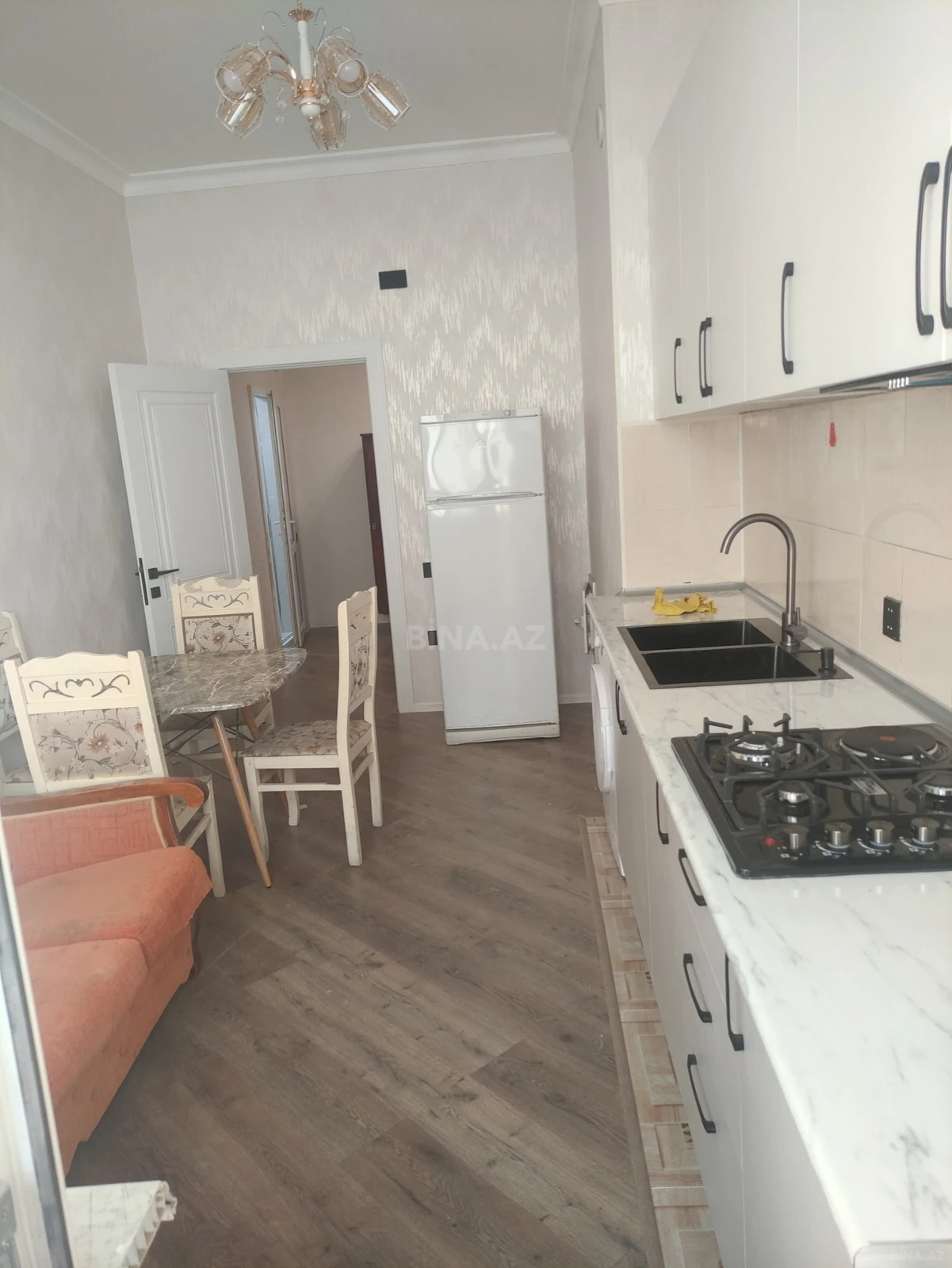 Kirayə verilir 2 otaqlı mənzil 84 m²
