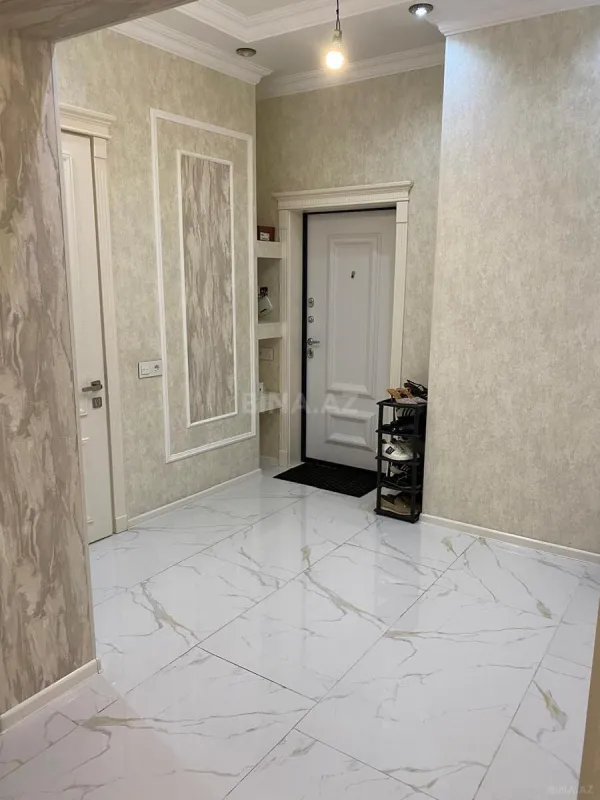 Satılır 3 otaqlı mənzil 122 m²