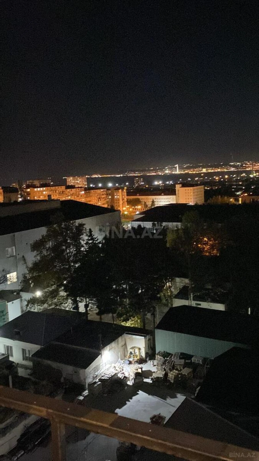 Satılır 3 otaqlı mənzil 122 m²