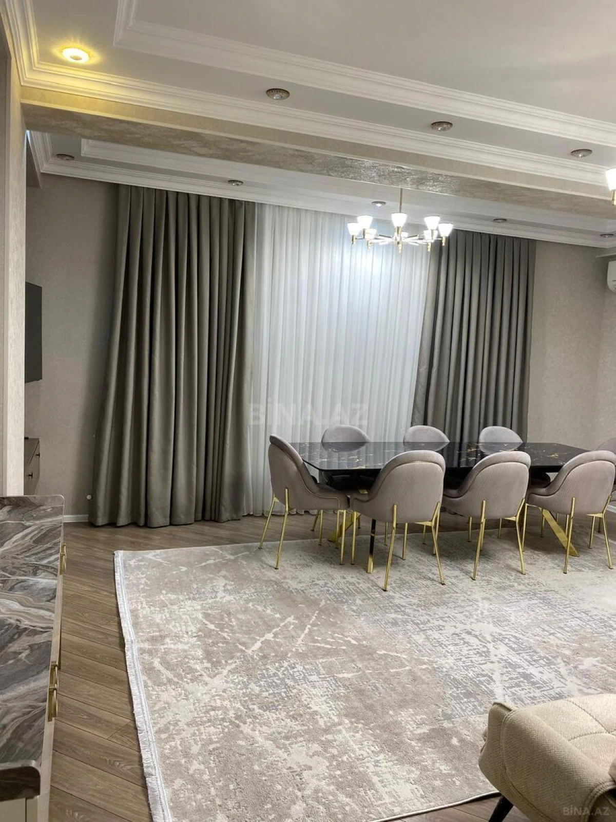 Satılır 3 otaqlı mənzil 122 m²