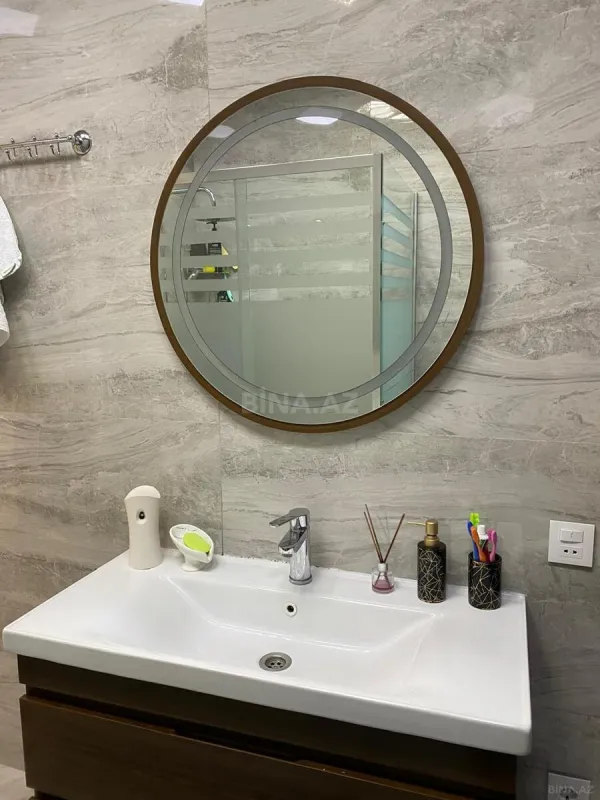 Satılır 3 otaqlı mənzil 122 m²