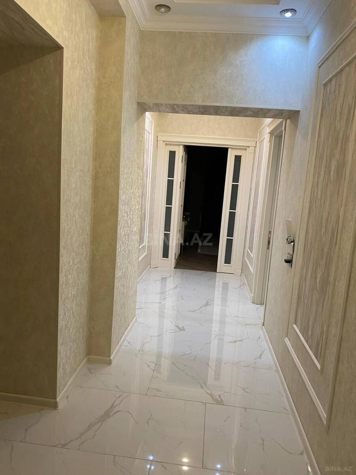 Satılır 3 otaqlı mənzil 122 m²