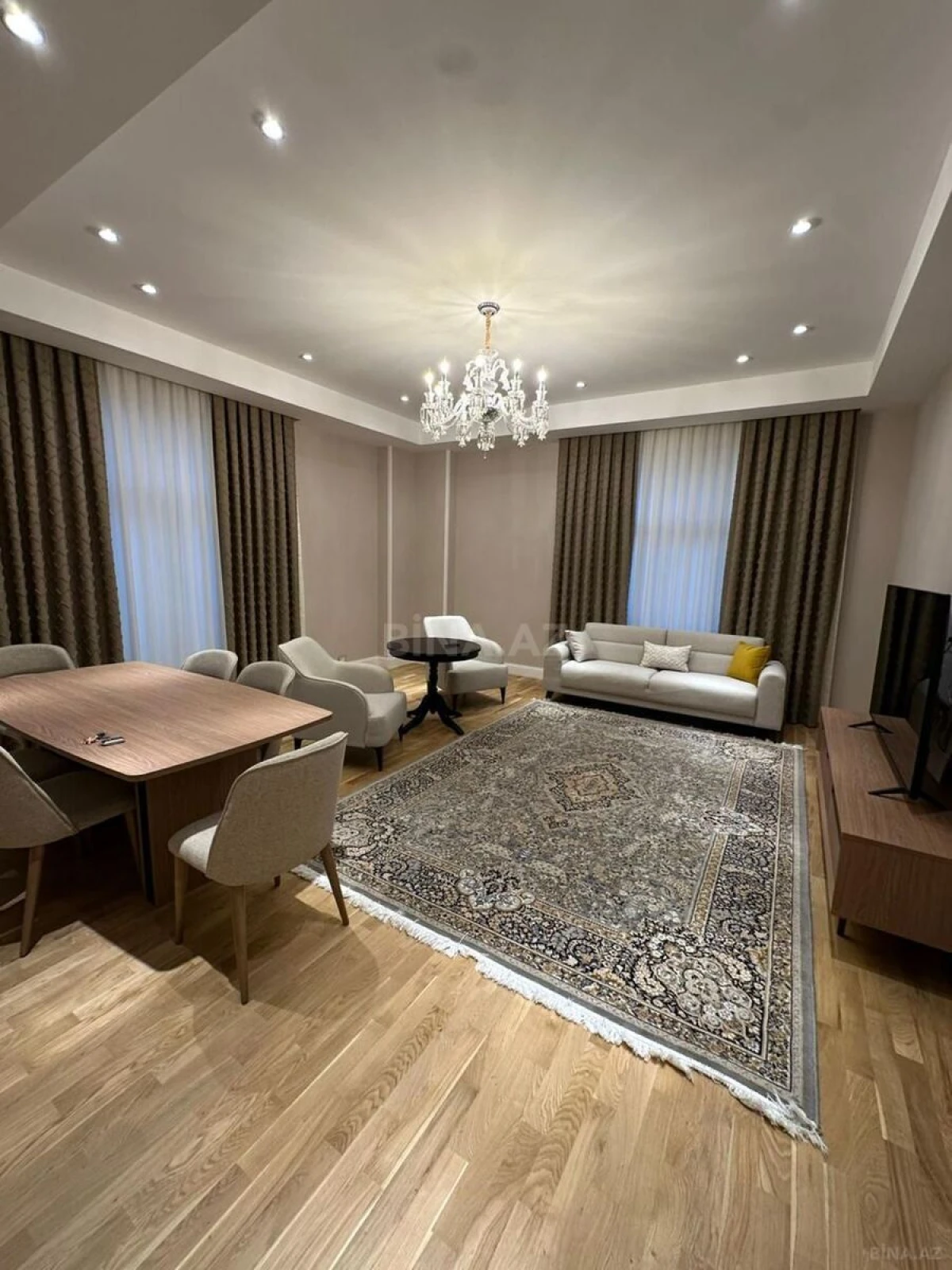 Kirayə verilir 4 otaqlı mənzil 170.2 m²