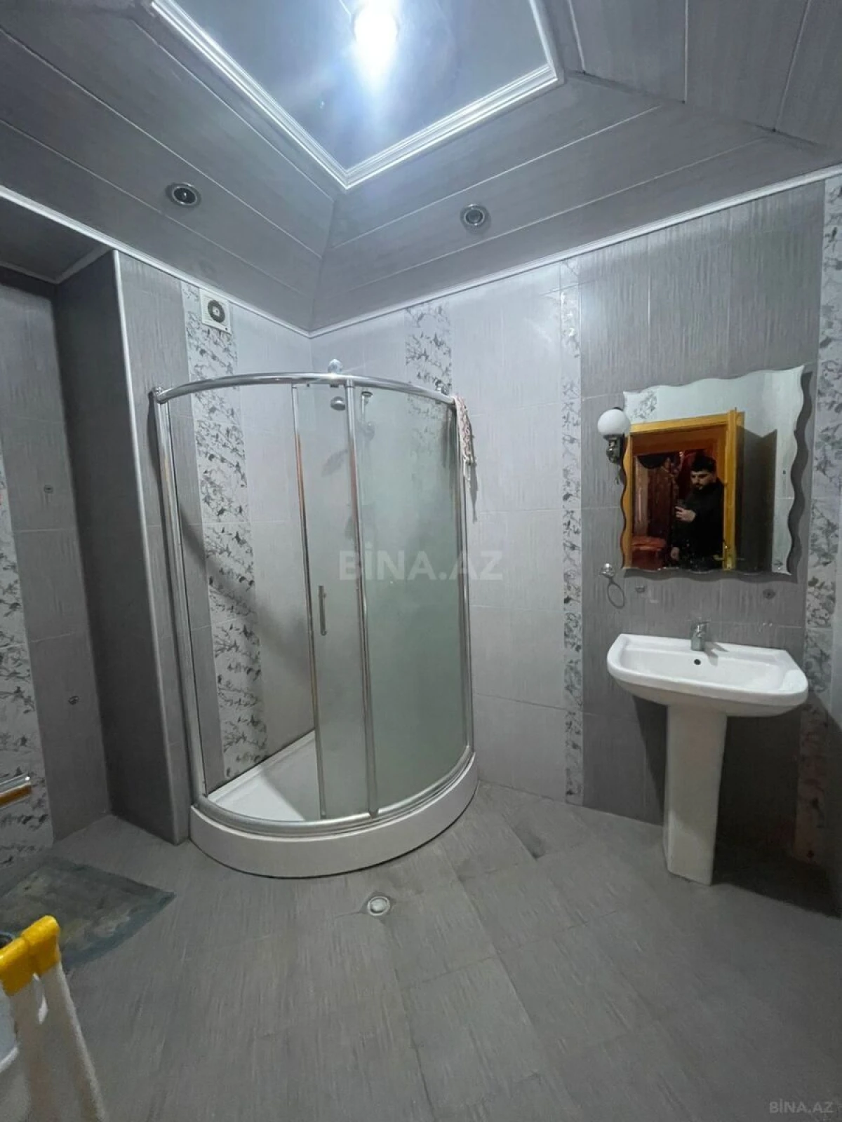 Kirayə verilir 2 otaqlı mənzil 70 m²