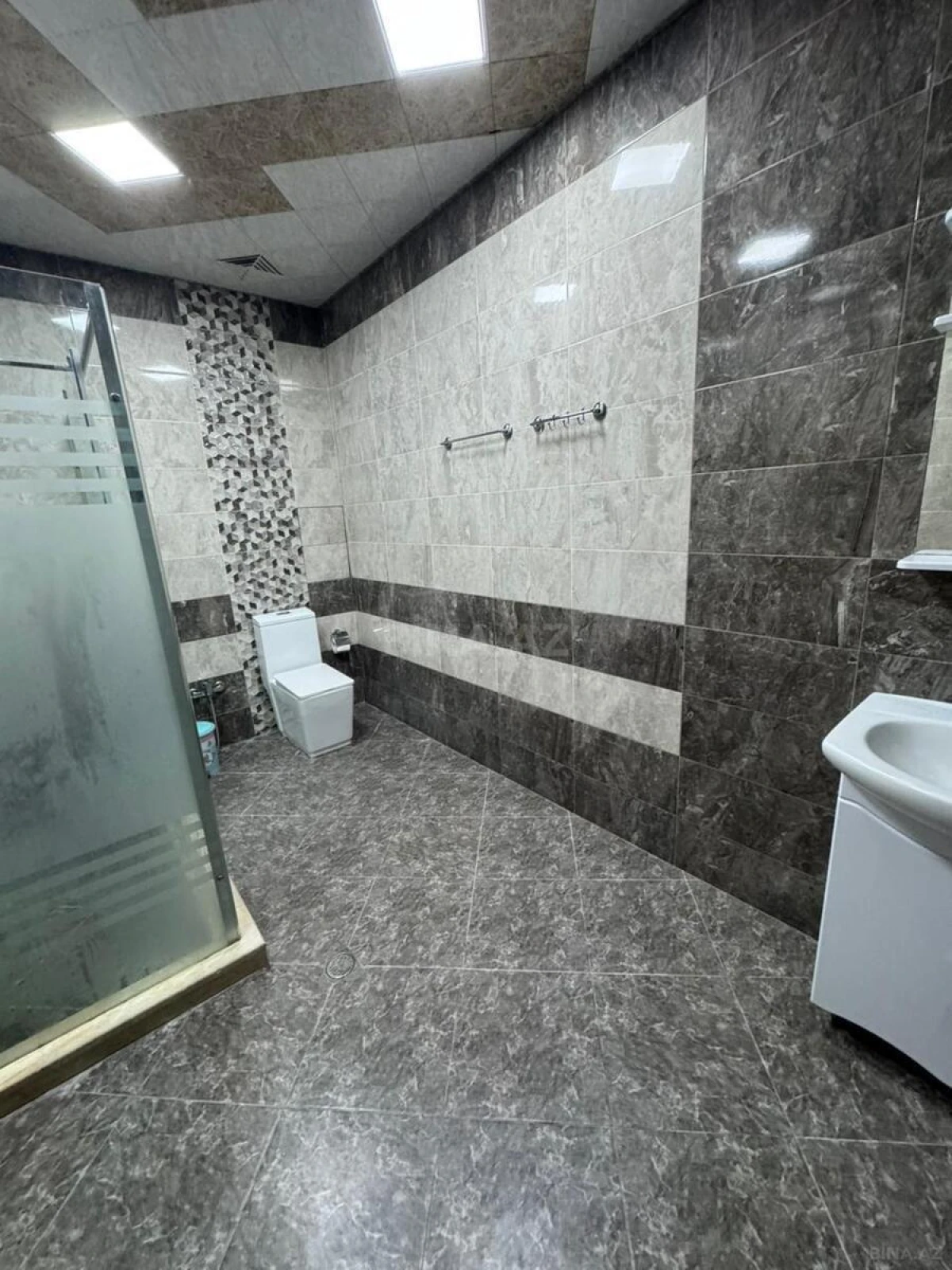 Kirayə verilir 3 otaqlı mənzil 156 m²