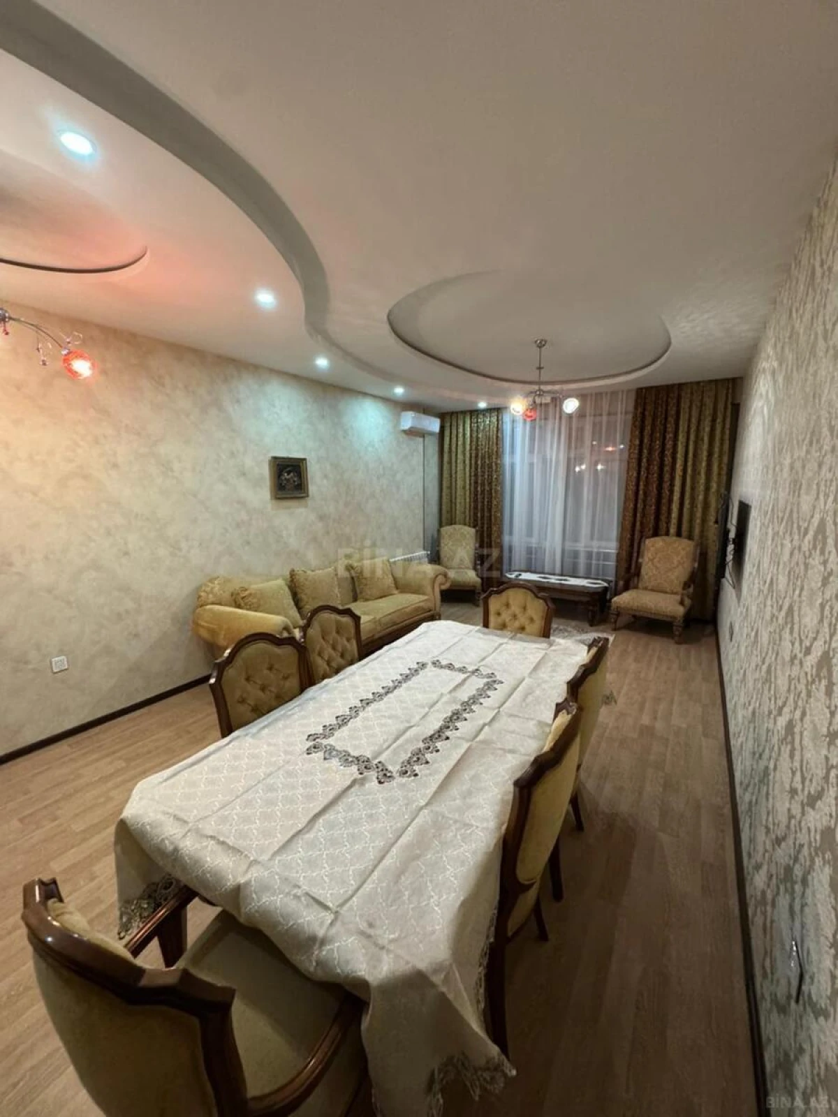 Kirayə verilir 3 otaqlı mənzil 156 m²