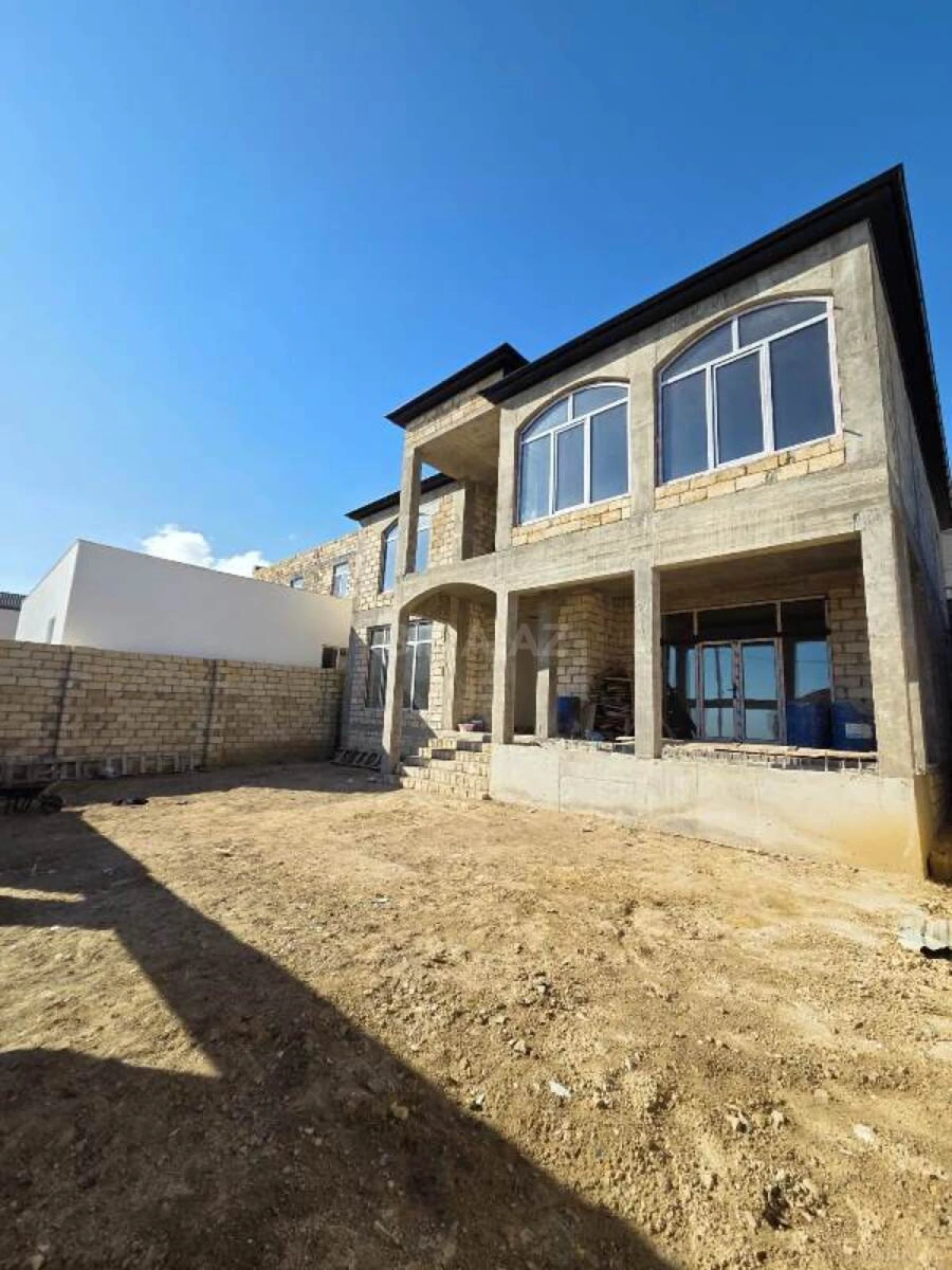 Satılır 6 otaqlı həyət evi 366 m²
