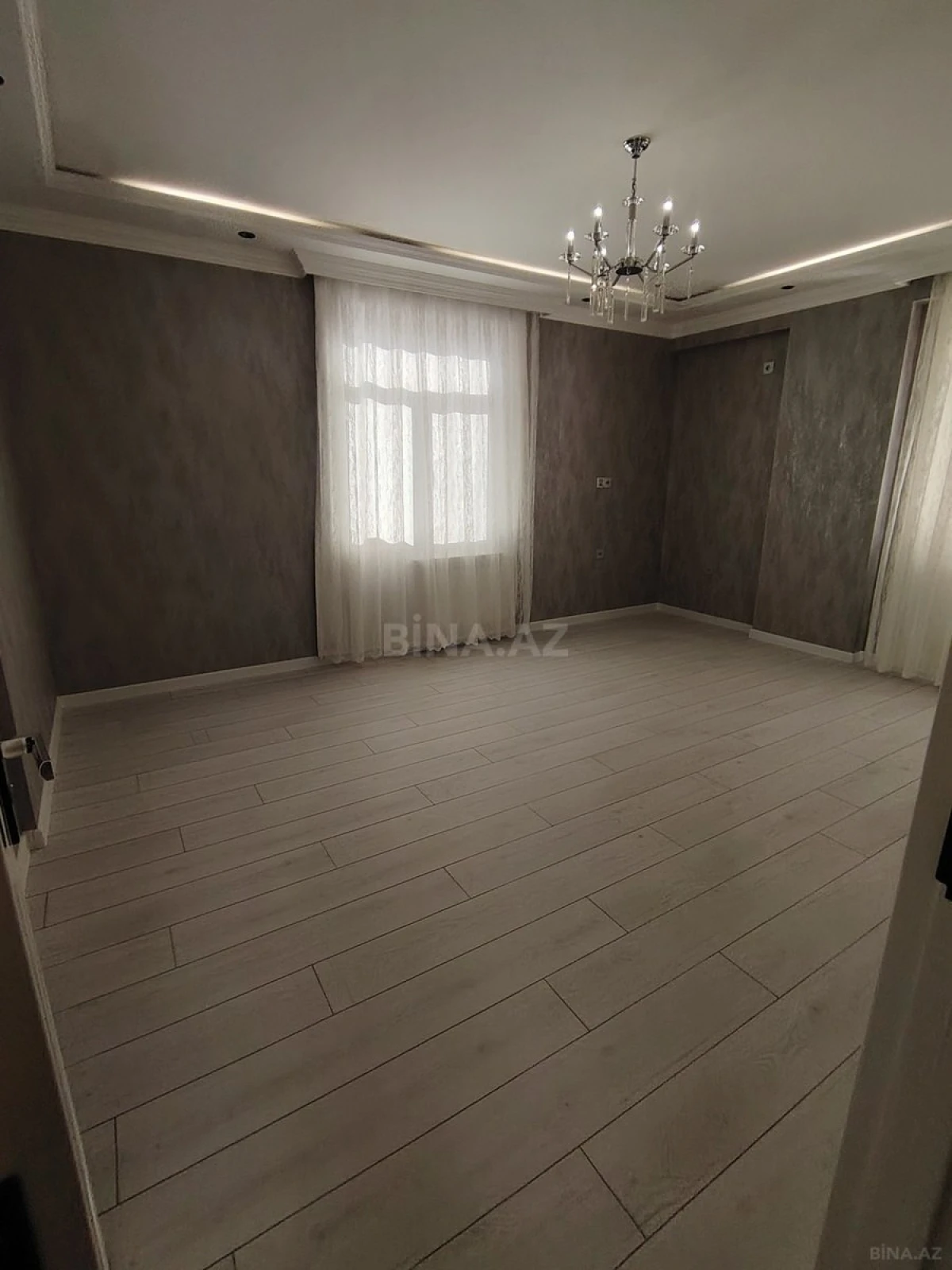 Satılır 3 otaqlı mənzil 116 m²