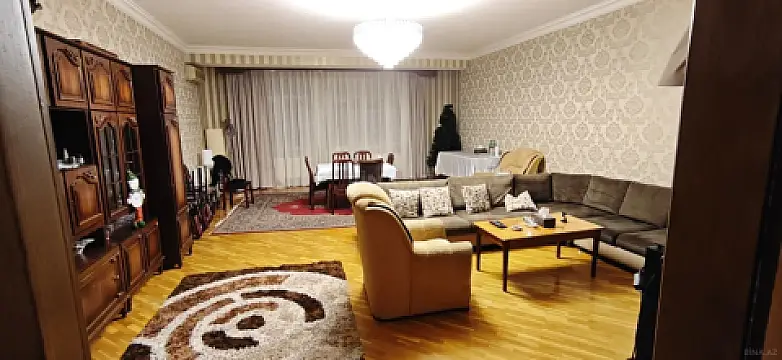 Kirayə verilir 3 otaqlı mənzil 155 m²
