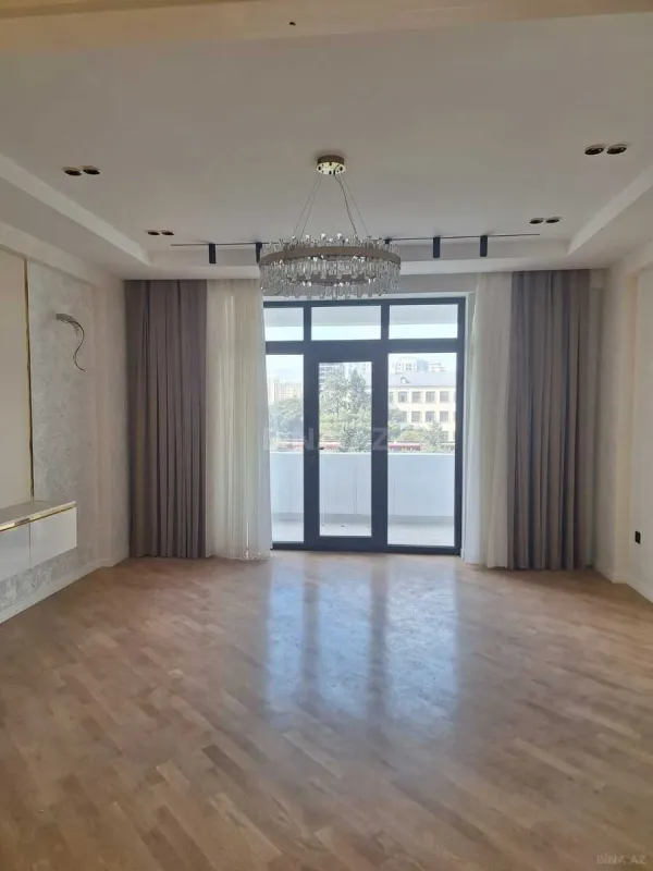 Satılır 3 otaqlı mənzil 118 m²