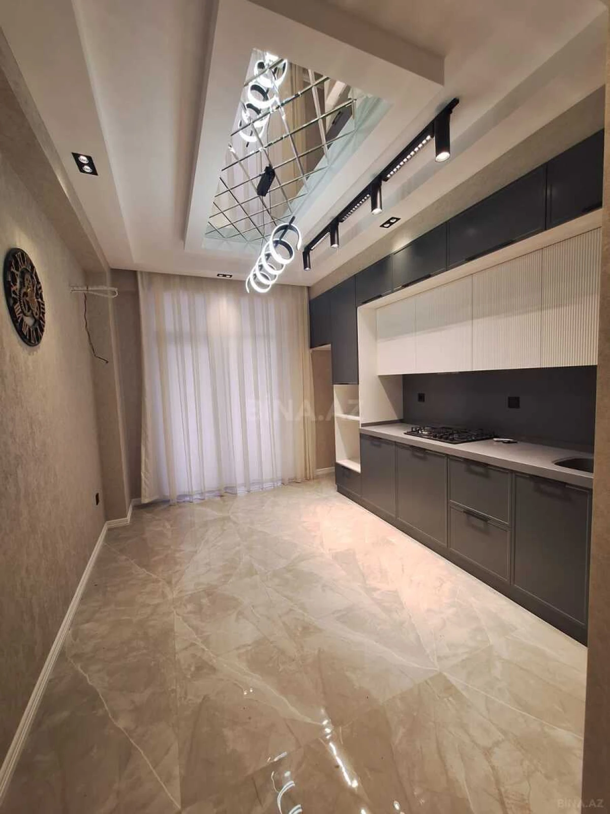 Satılır 3 otaqlı mənzil 118 m²