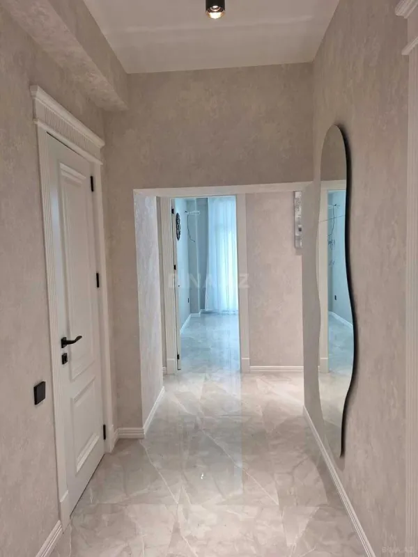 Satılır 3 otaqlı mənzil 118 m²
