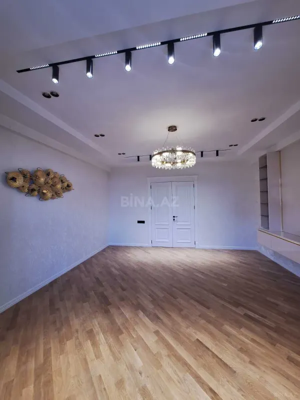 Satılır 3 otaqlı mənzil 118 m²