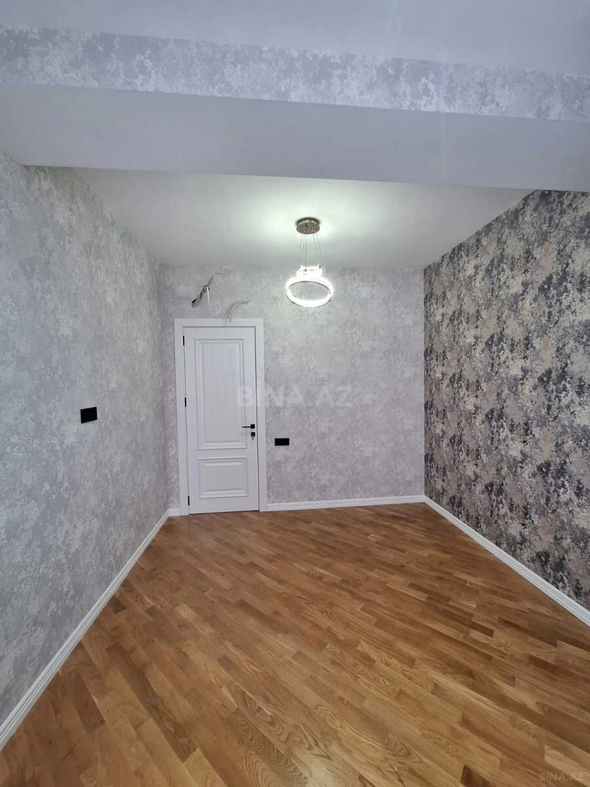 Satılır 3 otaqlı mənzil 118 m²