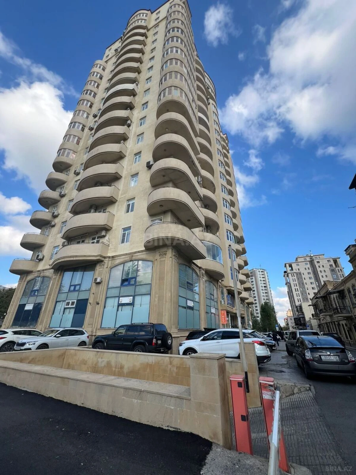 Kirayə verilir 3 otaqlı mənzil 145 m²