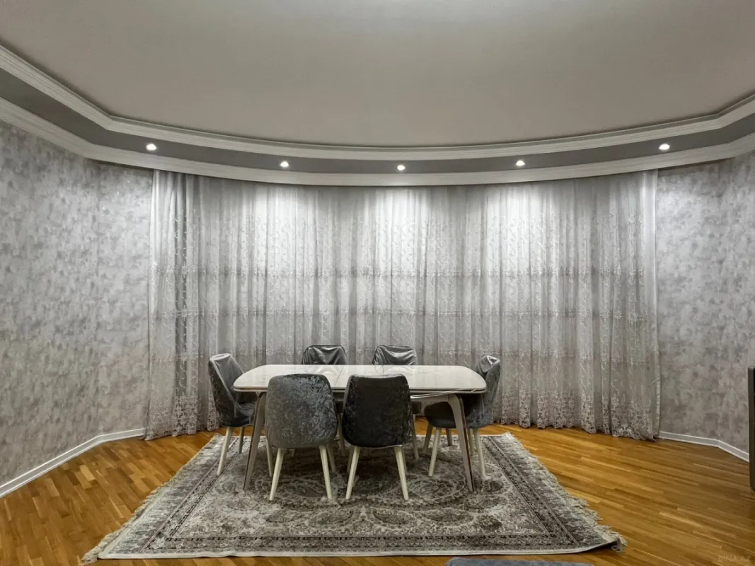 Kirayə verilir 3 otaqlı mənzil 145 m²