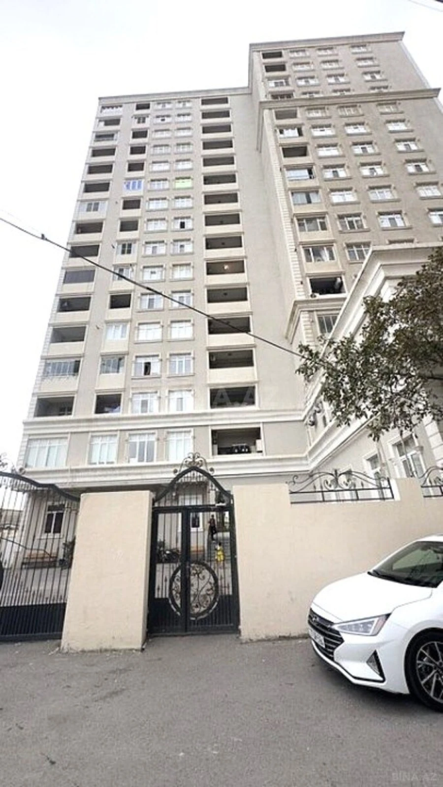 Satılır 3 otaqlı mənzil 130 m²