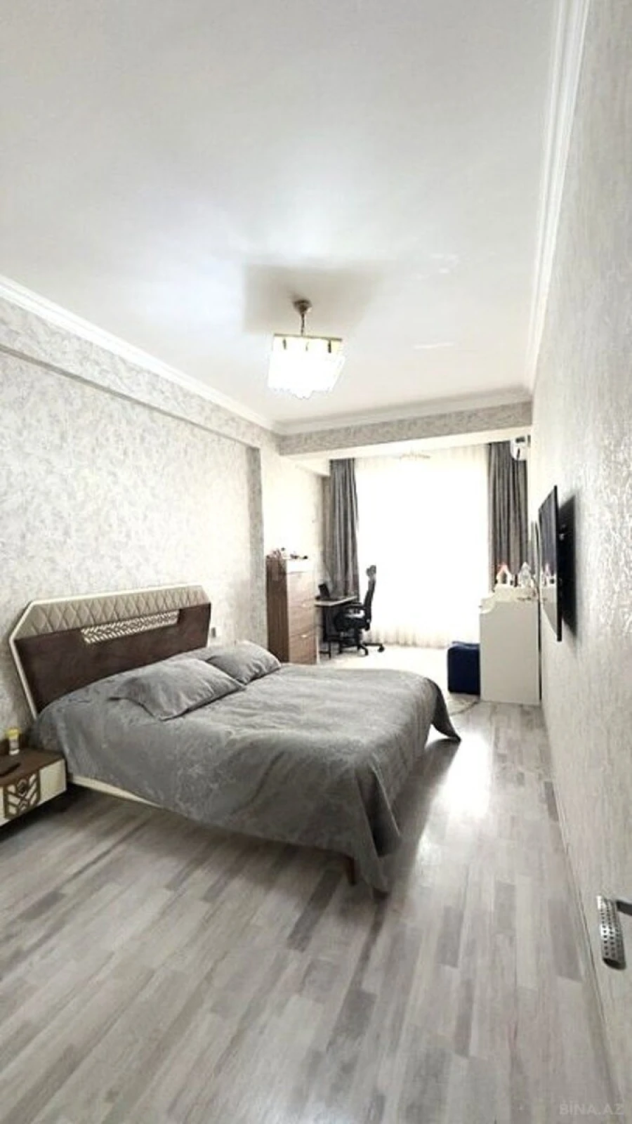 Satılır 3 otaqlı mənzil 130 m²