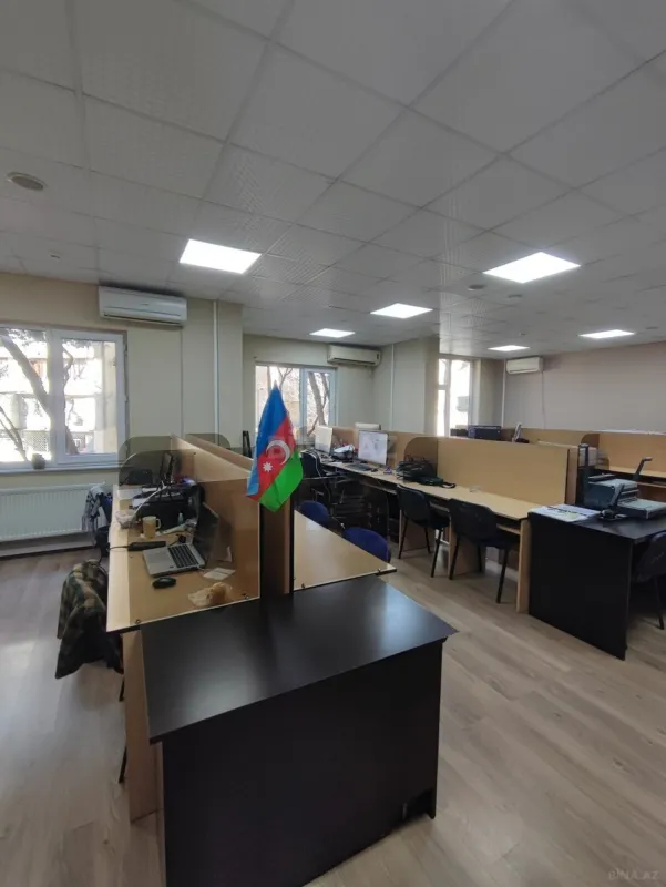 Satılır 5 otaqlı mənzil 215 m²