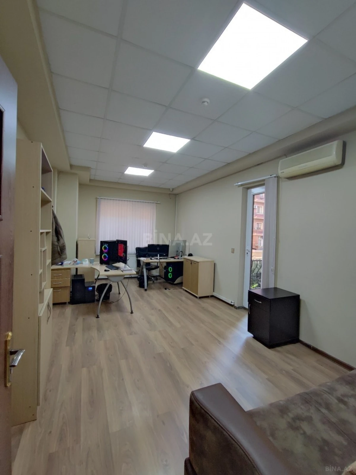Satılır 5 otaqlı mənzil 215 m²