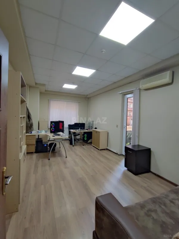 Satılır 5 otaqlı mənzil 215 m²