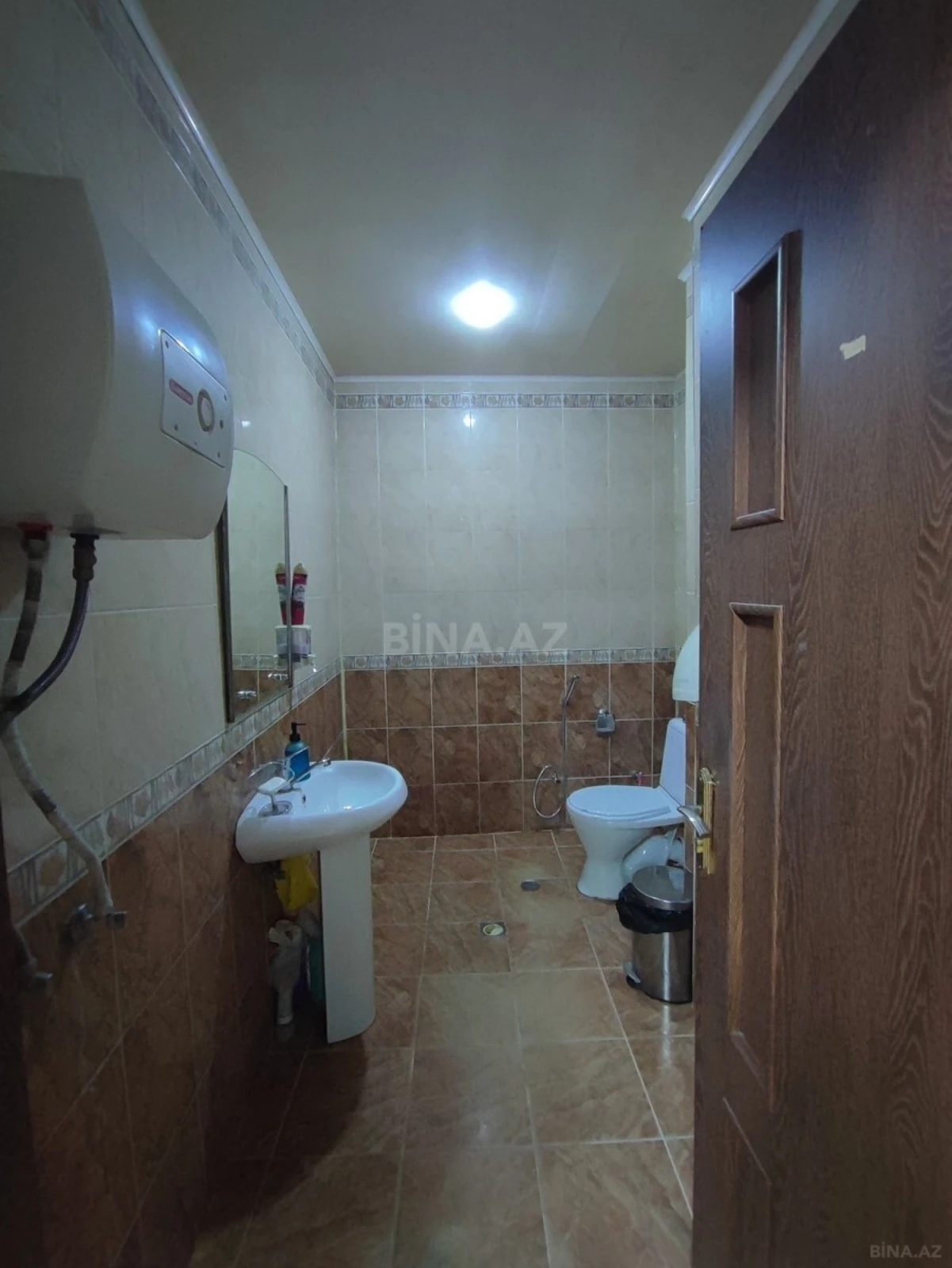 Satılır 5 otaqlı mənzil 215 m²